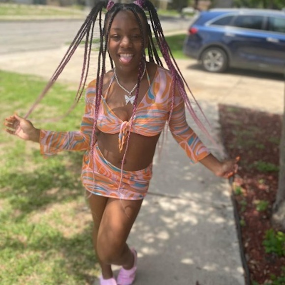 Meet the Posher Other - Meet your Posher, Lia